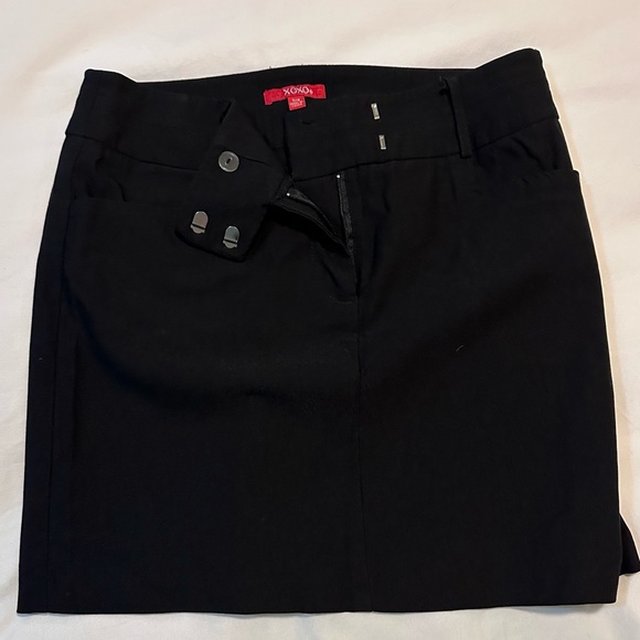 XOXO Ladies black mini skirt size 7/8 with pockets - Picture 3 of 8